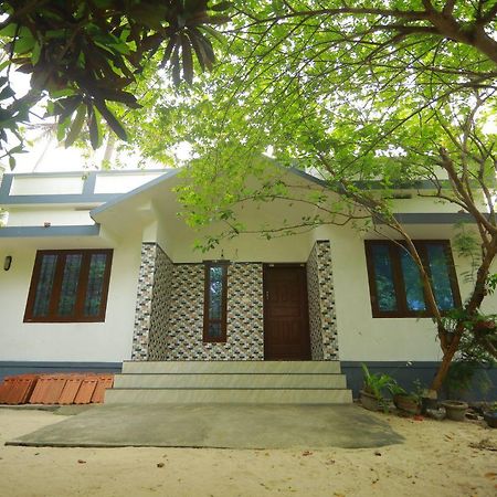 Marari Stella Vich Villa Homestay Turavūr Eksteriør billede